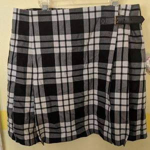 Black and white plaid kilt skirt
